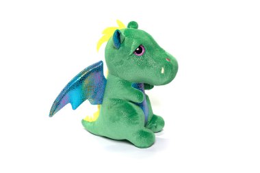 Beyaz arka planda izole edilmiş yumuşak oyuncak ejderha..