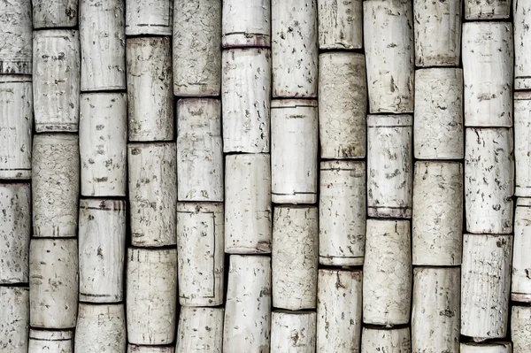 Kullanılan şarap şişesi yakın çekim yatay biçimi görüntü arka plan mantarlar