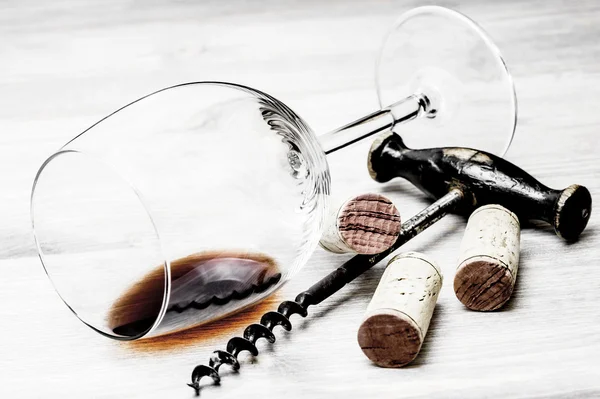 Corks, corkscrew and wine glass on a wooden background — Stock Photo, Image