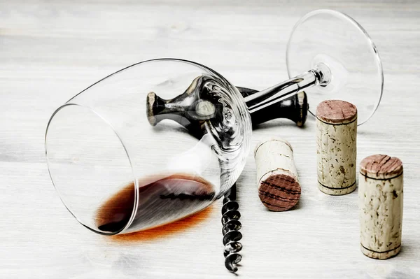 Corks, corkscrew and wine glass on a wooden background — Stock Photo, Image