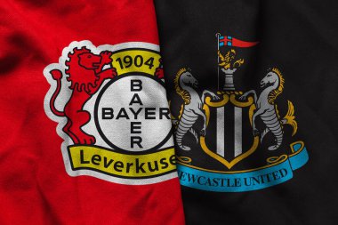Pringsewu, Lampung; 5 Aralık 2025; Bayern Leverkusen ve Newcastle United futbol kulübü logolarının Şampiyonlar Ligi 'nde dalgalı kumaş dokusuyla kombinasyonu