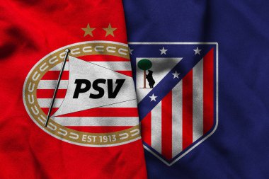 Pringsewu, Lampung; 5 Aralık 2025; Şampiyonlar Ligi 'nde dalgalı kumaşlı PSV ve Atletico Madrid futbol kulübü logolarının kombinasyonu