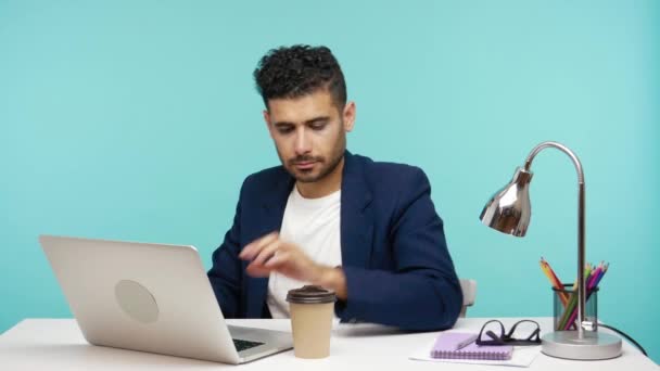 Bearded Businessman Drinking Hot Beverage Working Laptop His Office Feeling — Stock Video