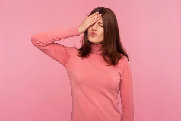 Frustrée Femme Brune Déçue Faisant Geste Facepalm Choquée Honteuse Perdre — Photo