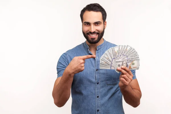 Empresário Barbudo Feliz Camisa Azul Apontando Dedo Para Dólar Dinheiro — Fotografia de Stock