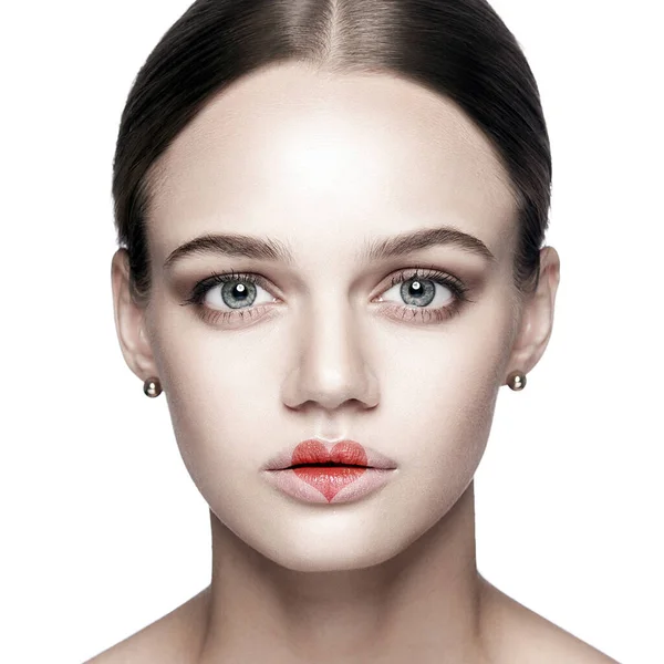 Retrato Mulher Bonita Com Maquiagem Forma Coração Vermelho Seus Lábios — Fotografia de Stock