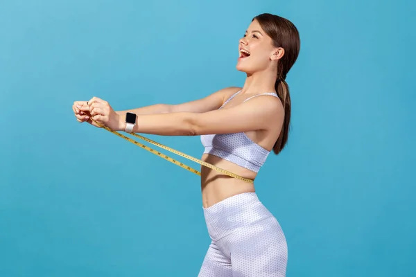 Profiel Portret Opgewonden Atletische Vrouw Witte Sport Top Panty Meten — Stockfoto