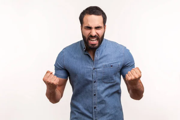 Extrémně Naštvaný Agresivní Muž Plnovousem Modré Košili Křičící Aby Zmírnil — Stock fotografie