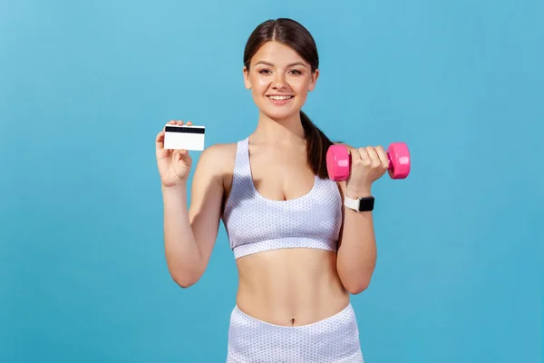 Smiling Athletic Woman Cool Abs White Sportswear Holding Hands Credit — Stock Photo, Image