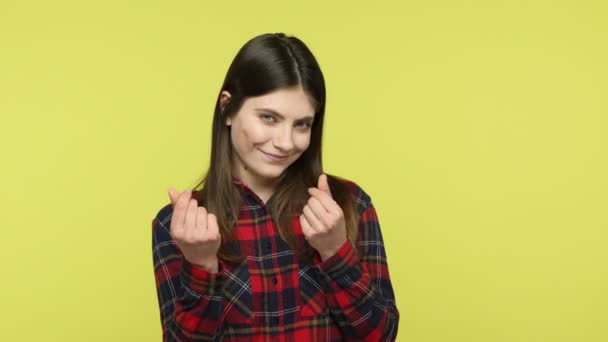 Kareli Gömlekli Mutlu Esmer Kadın Bana Jest Yapıyor Kurnaz Bir — Stok video