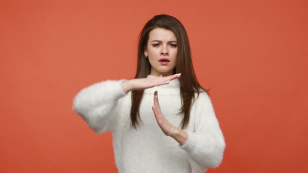 Necesito Más Tiempo Mujer Nerviosa Ocupada Con Pelo Castaño Suéter — Vídeos de Stock