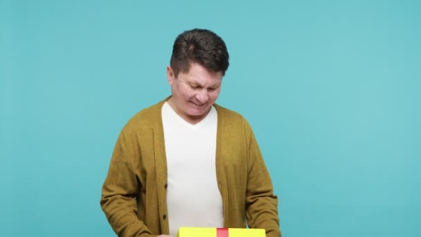 Dit Cadeau Voor Jou Vrijgevige Volwassen Man Wit Tshirt Vest — Stockvideo