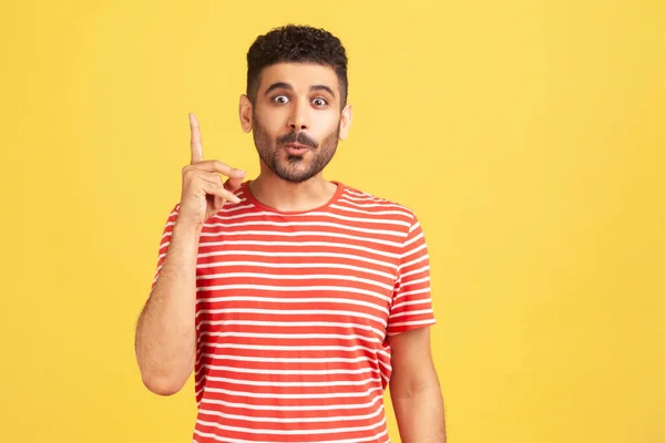 Portret Van Blije Opgewonden Man Met Baard Gestreept Hemd Met — Stockfoto