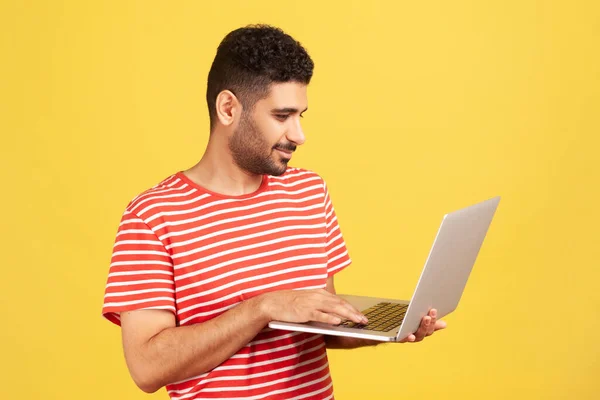 Bearded Man Freelancer Red Striped Shirt Standing Holding Laptop Typing — Stock Photo, Image