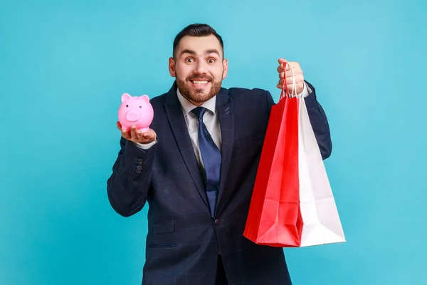 Homem Barbudo Positivo Terno Elegante Segurando Sacos Compras Papel Mealheiro — Fotografia de Stock