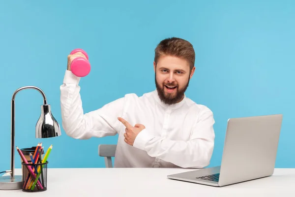 Smiling Bearded Man Office Worker Pointing Dumbbell Showing How Pumping — Stock Photo, Image