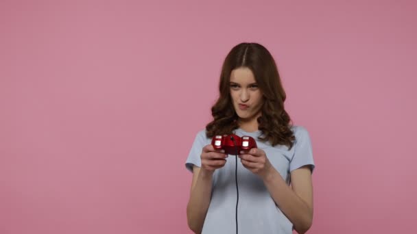 Ung Tonåring Flicka Gamer Blå Shirt Spela Spel Med Trådbunden — Stockvideo
