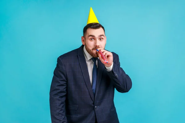 Divertente Giovane Uomo Affari Adulto Con Barba Che Indossa Vestito — Foto Stock