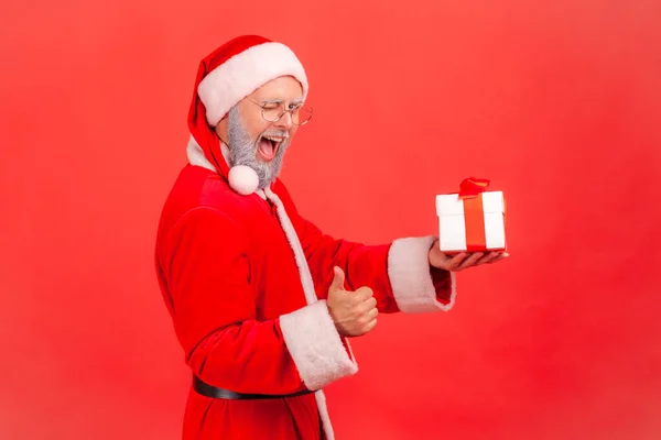 Side View Portrait Excited Elderly Man Gray Beard Wearing Santa — Stock Photo, Image