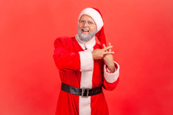 Nöjd Äldre Man Med Grått Skägg Bär Tomte Klo Kostym — Stockfoto