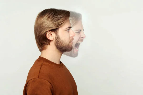 两个满脸胡须的男人平静 愤怒地尖叫着的侧面肖像 人的内部和外部情绪的不同 室内拍摄 在灰色背景下隔离 — 图库照片