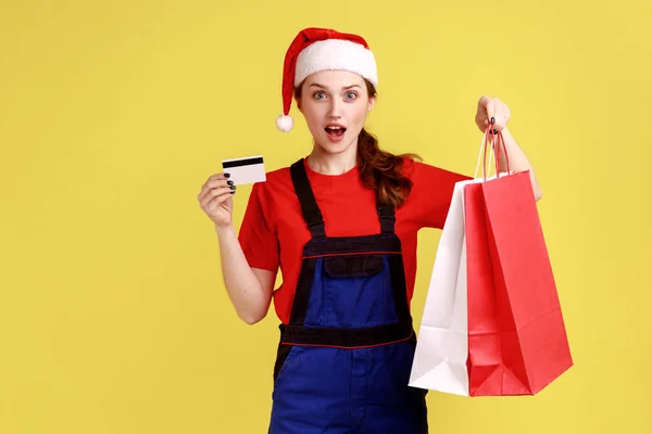 Excited Astonished Delivery Woman Shopping Bags Credit Card Hands Paying — Stock Photo, Image