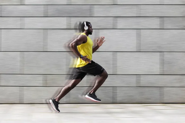 Profiel Zijaanzicht Van Man Loper Met Gespierd Lichaam Trainingspak Joggen — Stockfoto