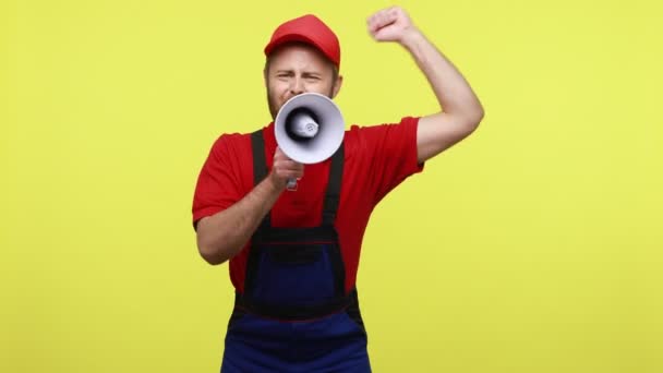 Ouvrier Autoritaire Colère Criant Mégaphone Avec Une Expression Faciale Agressive — Video