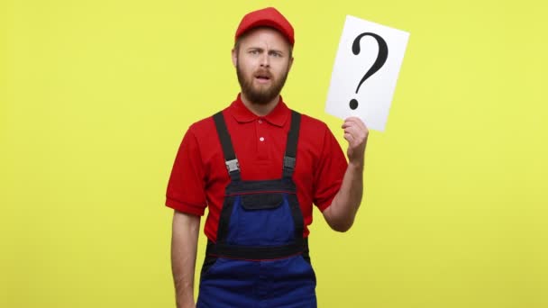 Thoughtful Confused Workman Looking Camera Showing Paper Question Mark Doubting — Stock Video