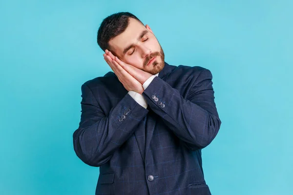 Bedtijd Portret Van Een Knappe Man Met Een Baard Pak — Stockfoto