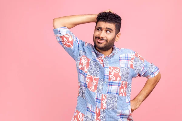 Profundo Pensamientos Hombre Confuso Pensativo Con Cabello Oscuro Barba Camisa — Foto de Stock