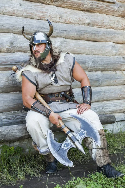 The portrait of the Viking with his ax — Stock Photo, Image