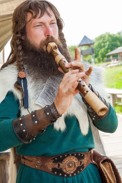 Viking flute player — Stock Photo, Image