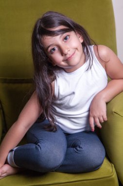 Mutluluk bir smal Arap kız evde