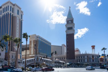Las Vegas, Nevada, ABD - 2 Mart 2024: St. Marks Campanile Kulesi Las Vegas Strip