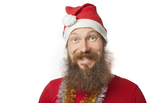 진짜 수염과 빨간 모자와 셔츠 미친 얼굴 및 미소, 보고 및 카메라와 함께 행복 한 재미 있는 산타 클로스. — 스톡 사진