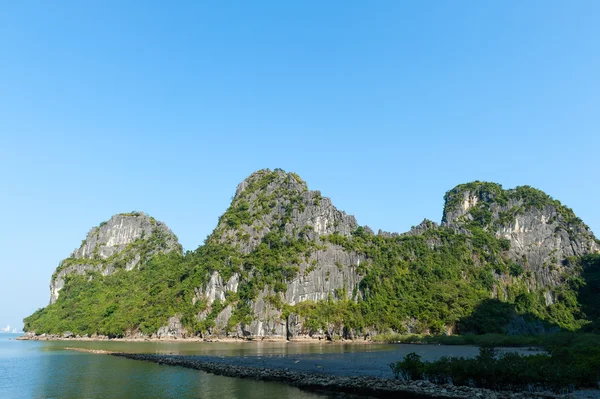 Green mountains of Ha Long bay vietnam — Stock Photo, Image