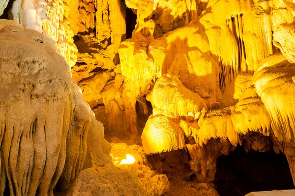 Cave, Ha Long Bay, Vietnam — Stock Photo, Image