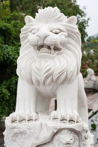 León en Linh Ung Pagoda Vietnam Danang — Foto de Stock