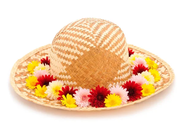 Соломенная Шляпа Цветами Белом Фоне — стоковое фото