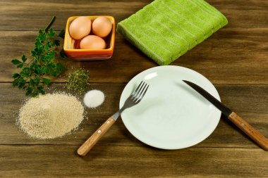 Milanolu dana eti masada malzemelerle sunuluyor.