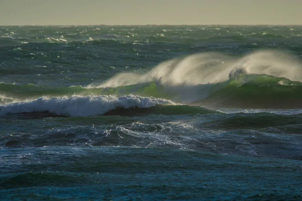 海浪冲破海洋 大西洋 巴塔哥尼亚 阿根廷 — 图库照片