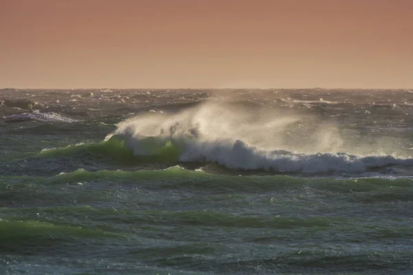 海浪冲破海洋 大西洋 巴塔哥尼亚 阿根廷 — 图库照片