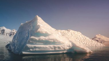 Cennet Körfezi buzulları ve dağlar, Antartik yarımadası, Antarti