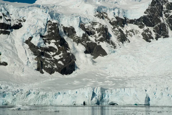 Lawine Auf Einem Gletscher Den Antarktischen Bergen — Stockfoto