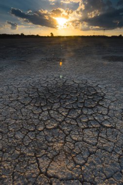 La Pampa, Patagonya, Arjantin 'deki bir Pampas gölünde parçalanmış kuru toprak..