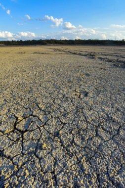 La Pampa, Patagonya, Arjantin 'deki bir Pampas gölünde parçalanmış kuru toprak..