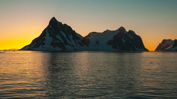 Lemaire Úžina Pobřeží Hory Ledovce Antartica — Stock fotografie