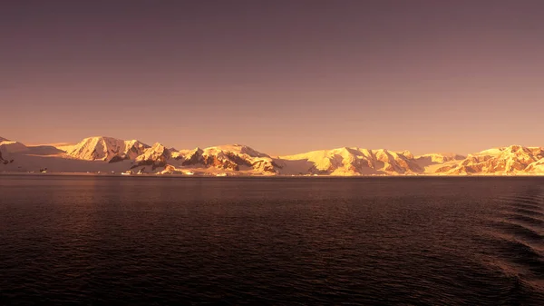 Estrecho Lemaire Paisaje Costero Montañas Icebergs Antarc —  Fotos de Stock