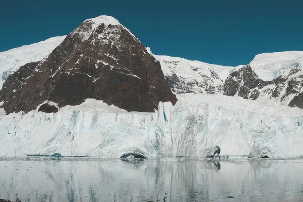 Turisták Figyeli Gleccserek Hegyek Paradise Bay Antarktisz Félsziget Antartica — Stock Fotó